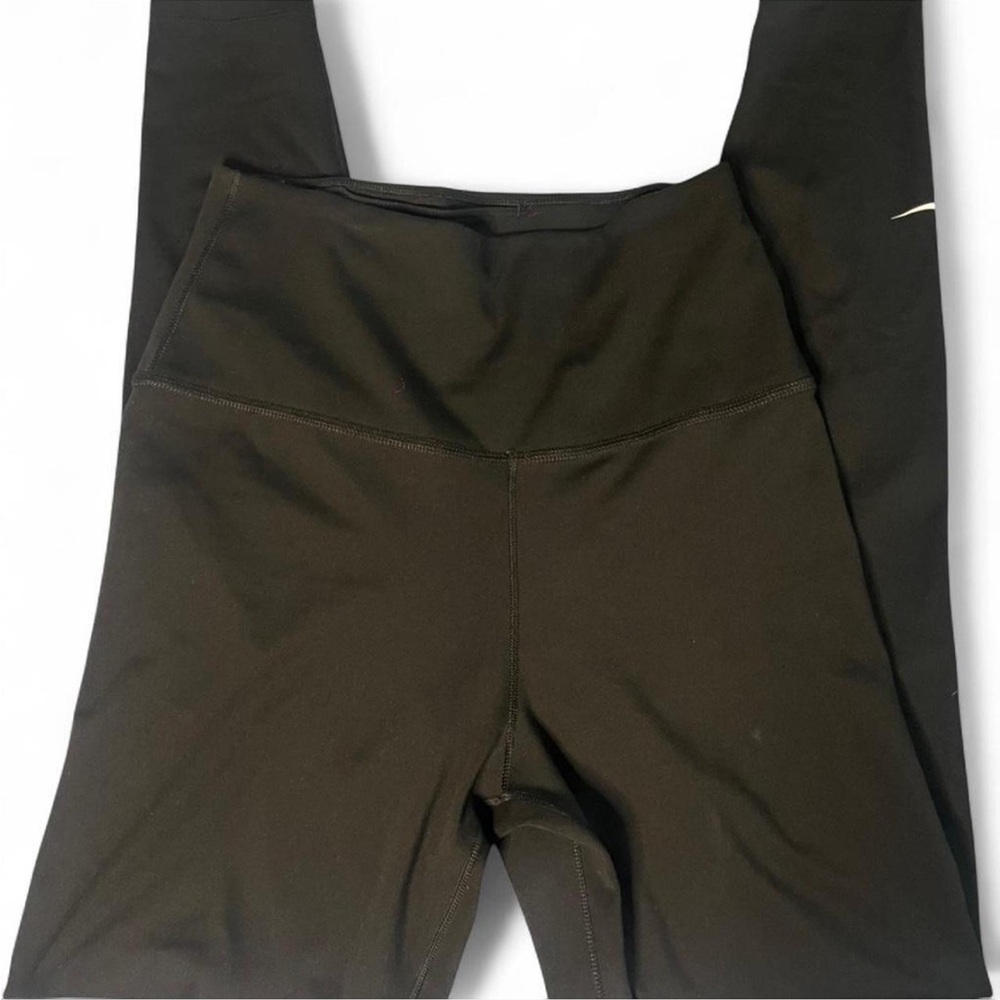 Black Nike leggings